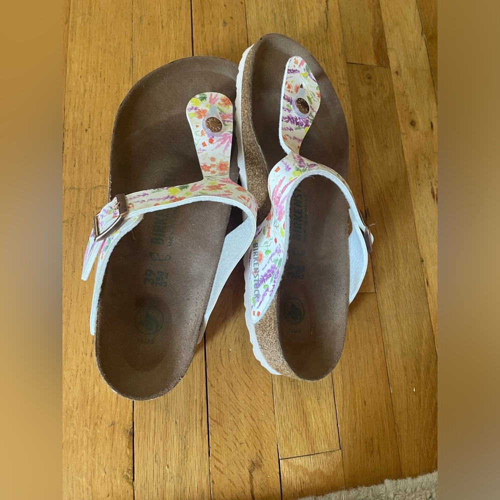 Birkenstock || Floral Vegan Thong Sandals (39 regular)